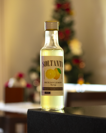 Xarope de Limão Siciliano com fundo natalino